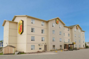  Super 8 by Wyndham Yellowknife  Йеллоунайф